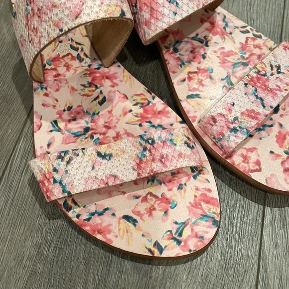 Joie floral sandals NWOT - Picture 2 of 4